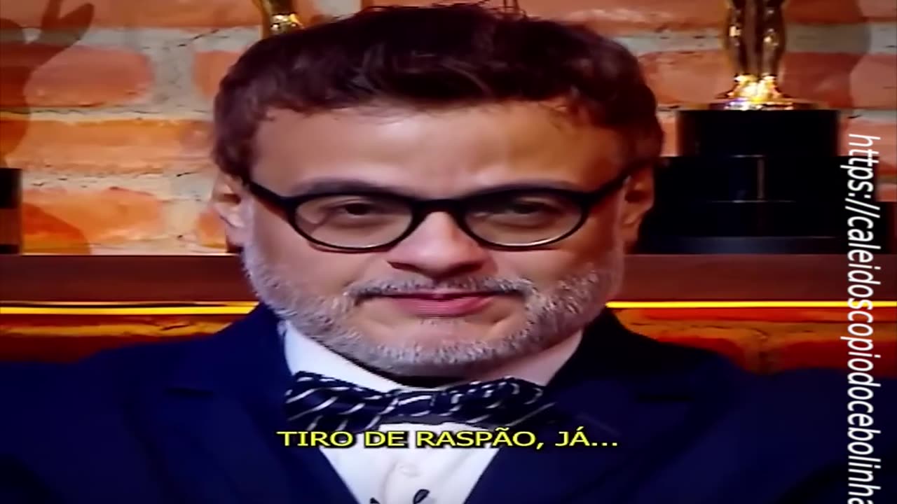 Disputa de quem apanhou mais the noite Janine Borba talk show Danilo Gentili