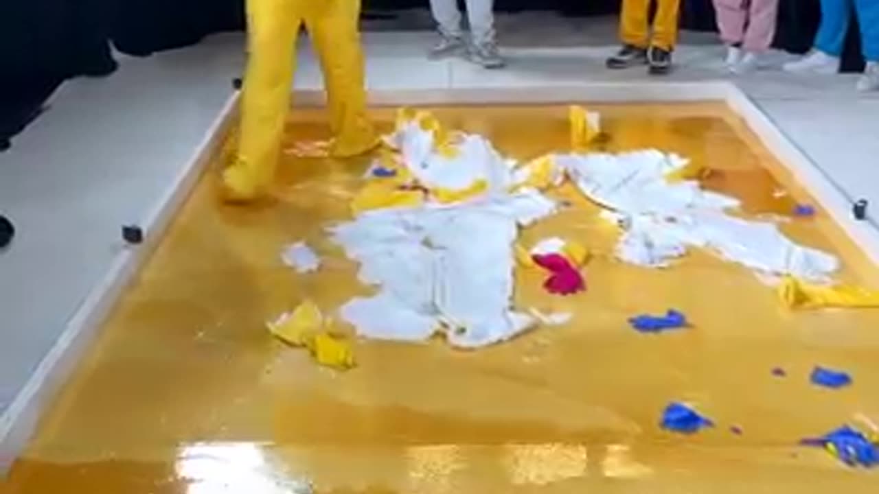 HUMAN GLUE TRAP