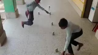 Must Watch: Viral game new version एक टांग पर बच्चो ने की मस्ती रेस #school #kid