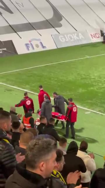 Futbollisti humb ndjenjat në fushë, panik në ndeshjen Partizani-Elbasani