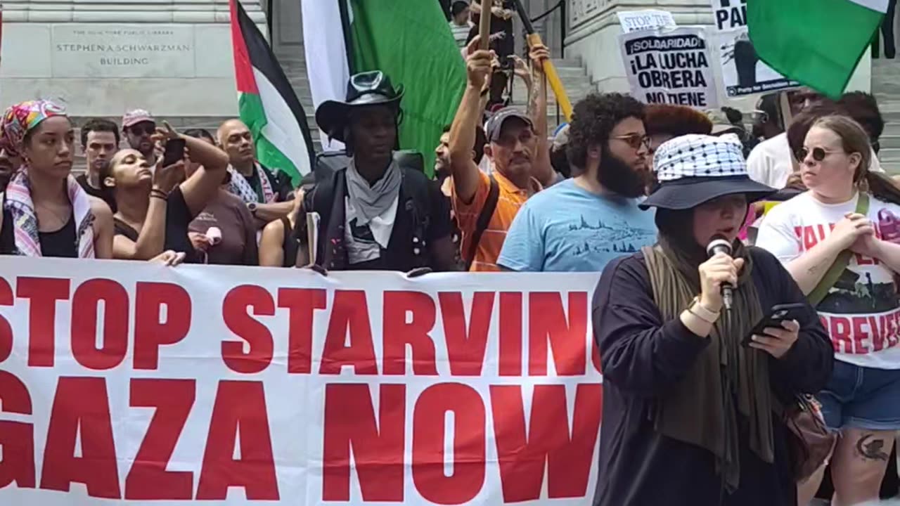 "STOP STARVING GAZA" demand New Yorkers.