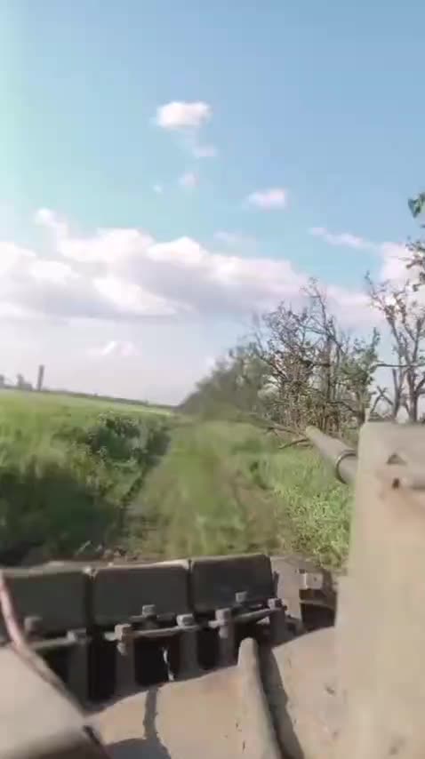 Ukrainians Open Up On Russians Across Battlefield with Autocannon Before Leaving