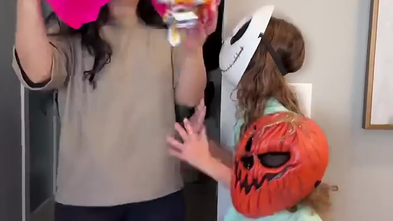 Best funny prank on mom 👩 🤣❤️