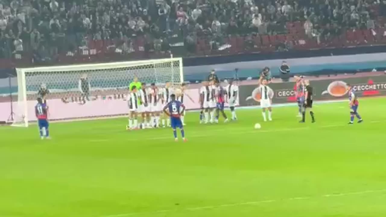 Njeriu i super golave, Xherdan Shaqiri realizon nga gjuajtja e lirë