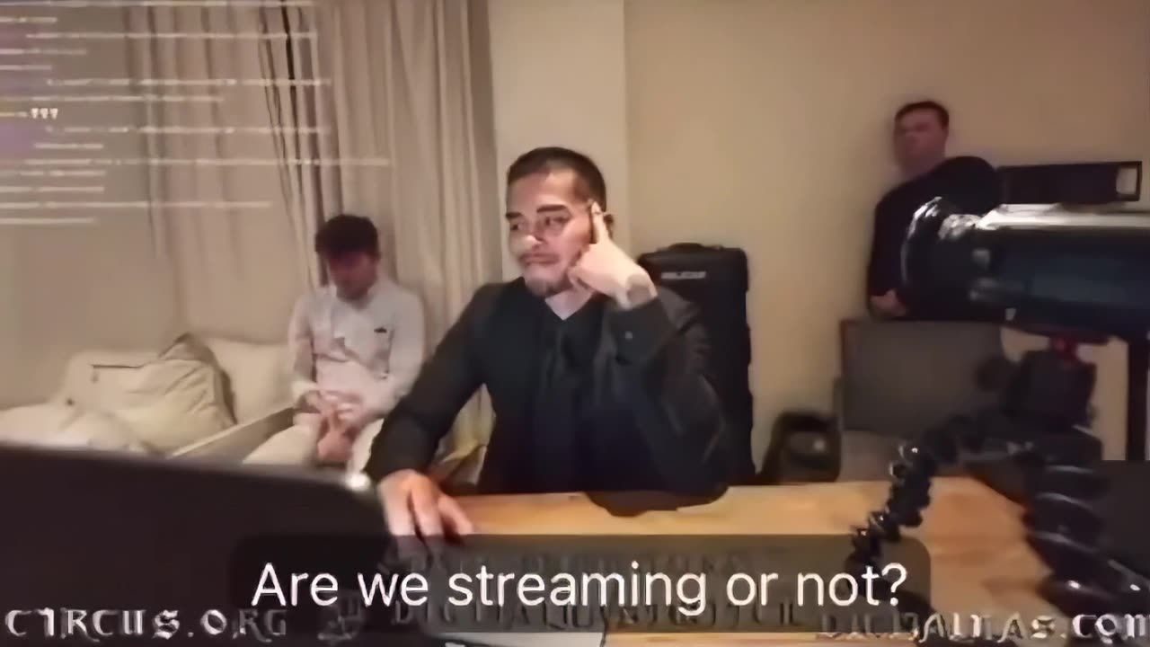 Without realizing that he is streaming, Sneako admits he gets a "rush" from getting cucked 💀