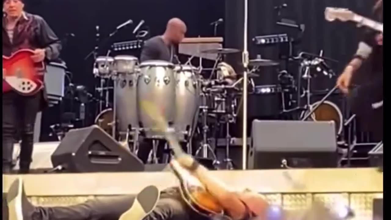 🤣 Bruce Springsteen can fúck off