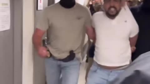 ICE AGENTS JUST DRAGGED AN ILLEGAL OUT OF THE MANHATTAN IMMIGRATION COURT