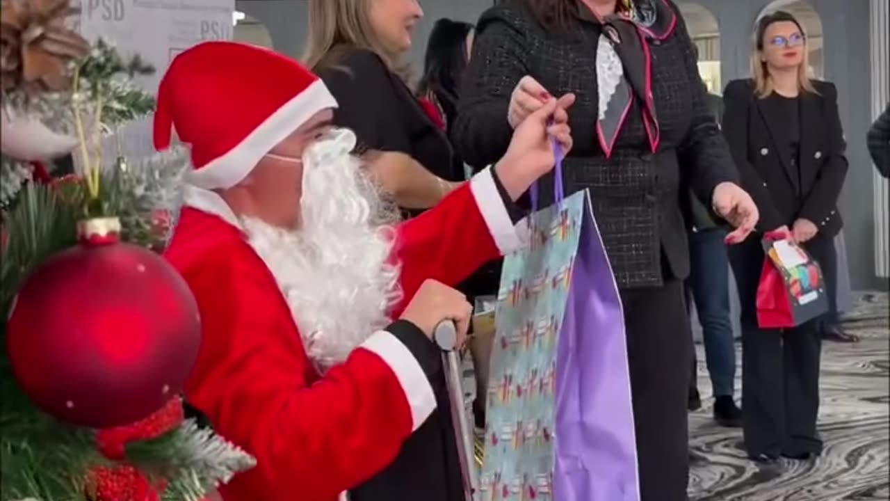 „SĂ ÎNTÂMPINĂM CRĂCIUNUL DĂRUIND”, o tradiție a PSD Vâlcea!