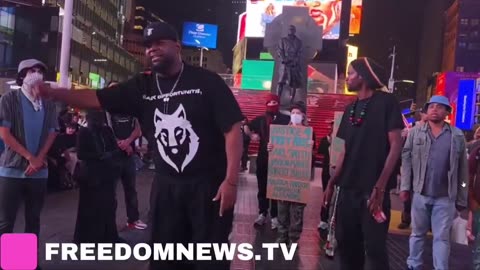 🚨Một cảnh tượng kinh tởm, một nhóm côn đồ đang hô vang "F.. CHARLIE KIRK" tại New York.