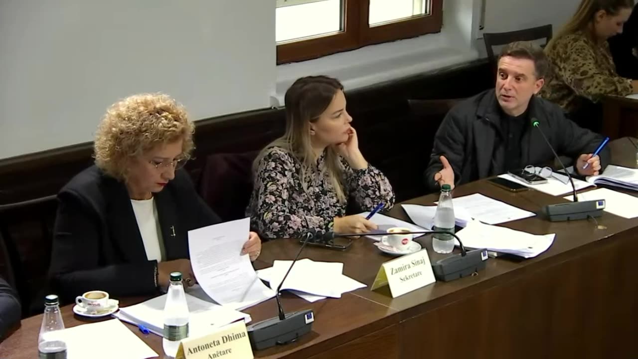 Braçe: Hetoni pasurinë e drejtorëve të Tatimeve dhe të Doganave!