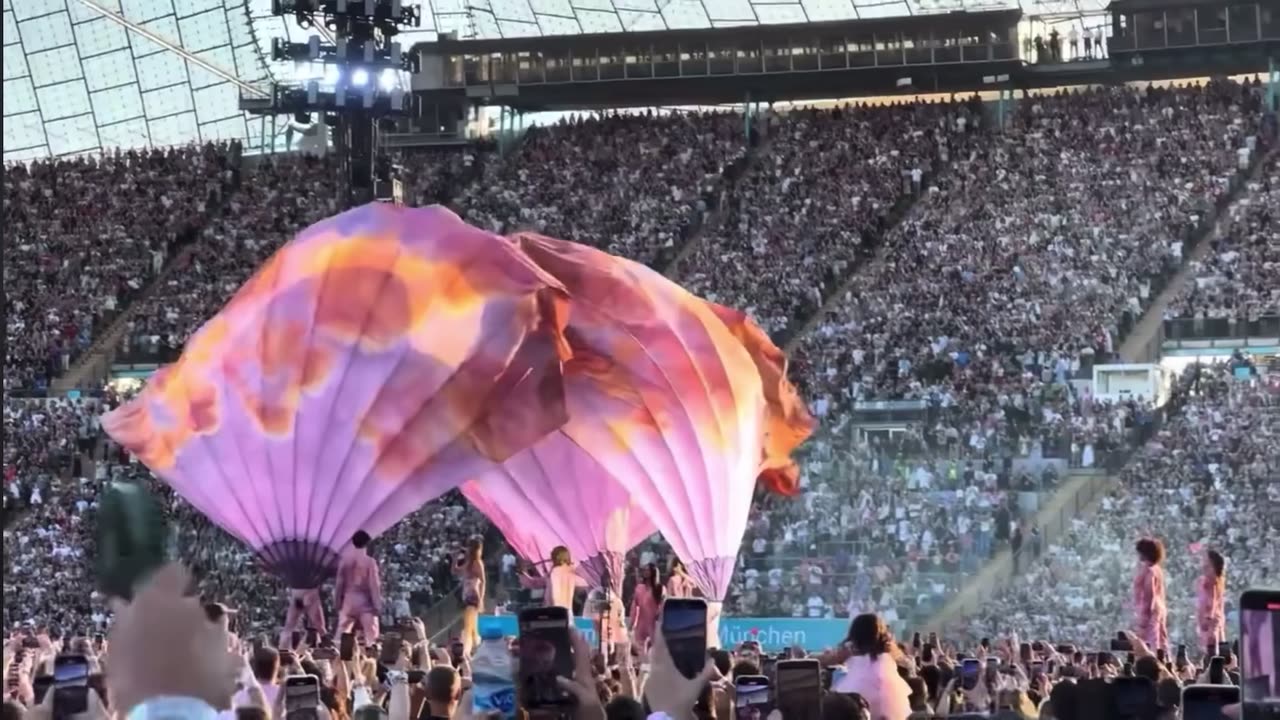 Taylor Swift - intro/miss Americana/cruel summer( the eras tour Munich night 2)