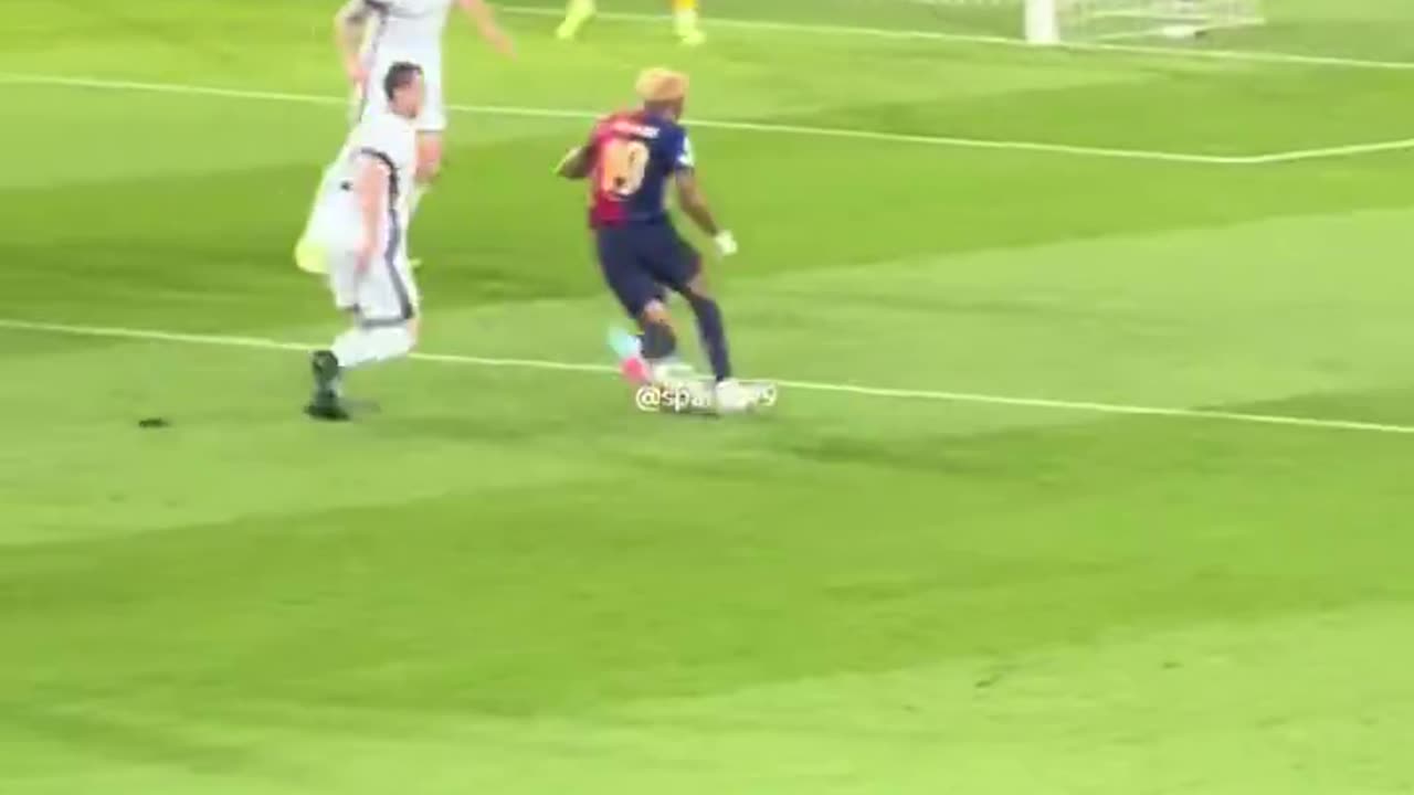 Lamine Yamal's goal against Inter from this angle is simply incredible.