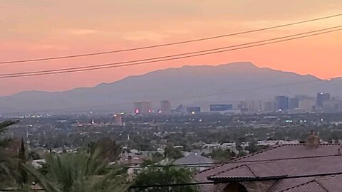 Did you SEE tonight's SMOKY Las Vegas sunset? Check THIS out! 08.04.2025 #follow #lasvegas #gaming