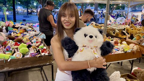 Thai Model Takes Me to Luxury Night Market! 😍 🇹🇭