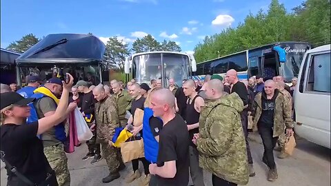 Russia and Ukraine swap hundreds of prisoners in first phase of exchange