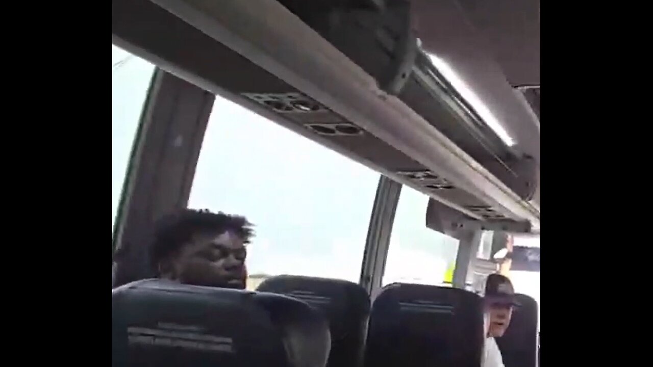 IP2 Stories - Coke & Krispy Dip From SpicTank! Black Guy Angry W/ Coke! Bus Driver Flips Out
