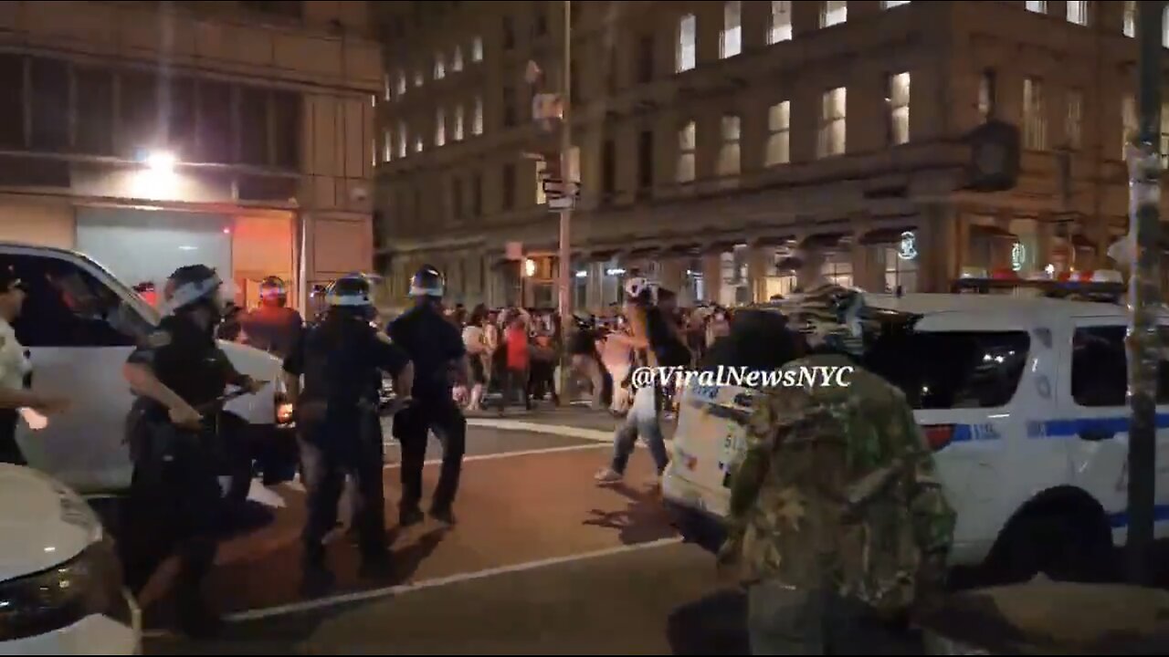 ANTI-ICE RIOTING SPREADS🧟♀️🚐🌇🧟♂️👮♂️📸TO NEW YORK CITY🚔👮🏻♀️🌃🥷💫