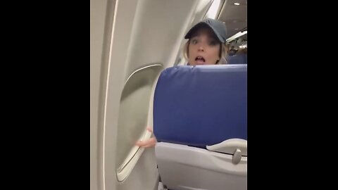 MINI FIGHT BREAK OUT ON A PLANE💺🛩️🤼‍♀️ OVER WINDOW SEAT🤼‍♀️🛩️💫