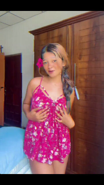 Sri Lankan Teen girl dance hot with short skirt 💔🔥