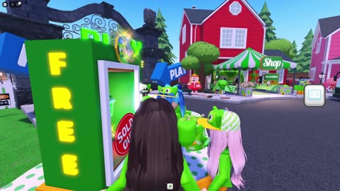 DUOLINGO ESCAPE in Roblox... The OWL WON’T STOP CHASING US 😨🦉