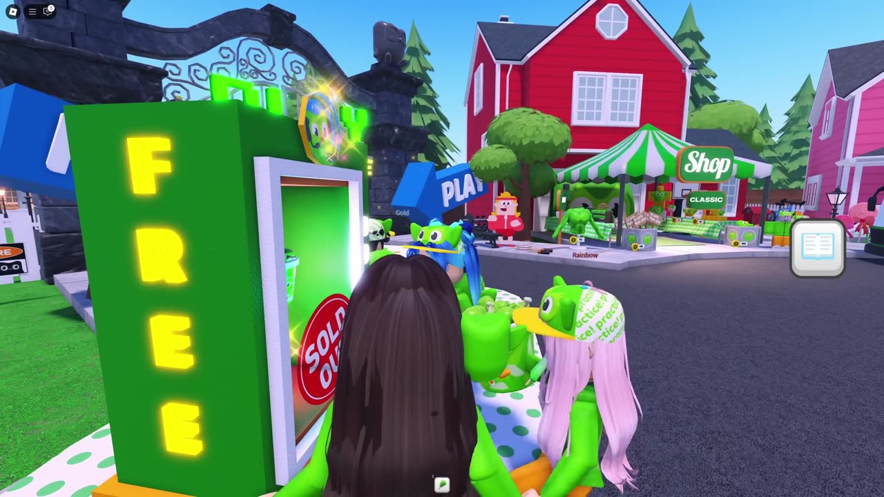 DUOLINGO ESCAPE in Roblox... The OWL WON’T STOP CHASING US 😨🦉
