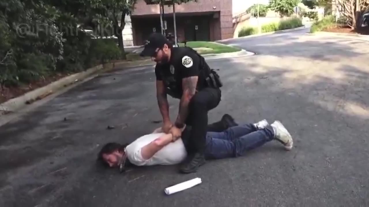 Alleged Child Predator Attempts to Flee Police During Arrest 🚨