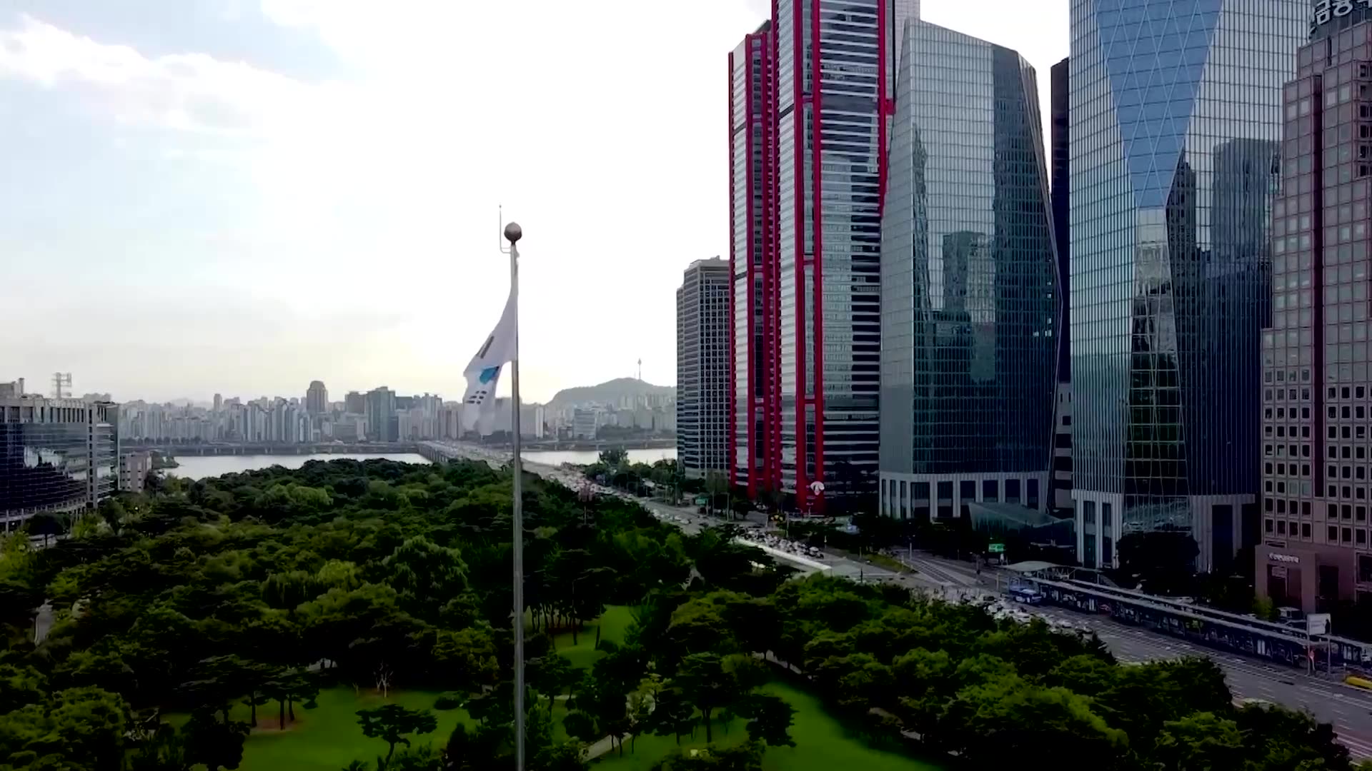 South Korean workers return home a week after immigration raid