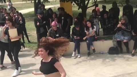 Irene Montero "Lo del PSOE con la vivienda no tiene perdón, las calles tienen que arder"