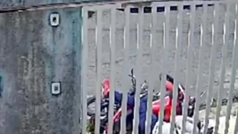 Is this a robbery? NO! This is a criminal getting shot by the Police