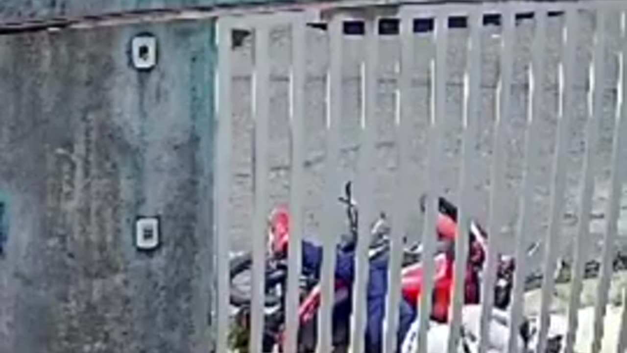 Is this a robbery? NO! This is a criminal getting shot by the Police