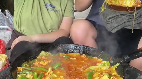 frying eggs with bamboo like in ancient times