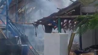INCENDIO EN PUERTO CARACOL 02