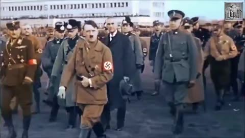 Am Adolf Hitler Platz, sub español