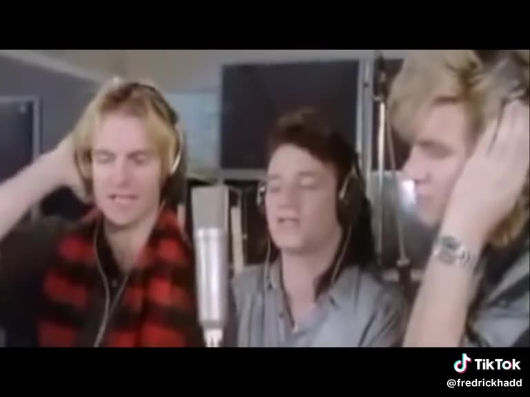 DO THEY KNOW IT’S CHRISTMAS 🎅 ~ BAND AID 1984