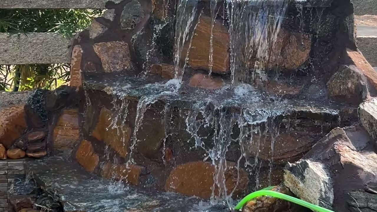 Rock stone water fountain