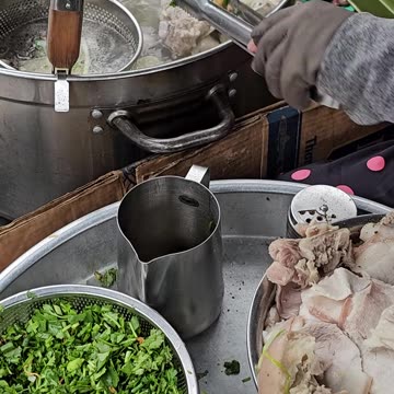 Vietnamese street food (part 6) - "Banh canh gio heo"