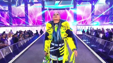 Listen to the pop for Giuila on SmackDown!!