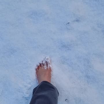 Barefoot in the snow ❄️