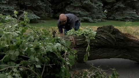 Nebraska Residents Pick up After Storm