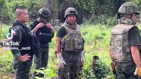📹🇰🇭 Thailand Cambodia War | Cambodian Soldiers Watch Thai Troops Set Up Barbed Wire | RCF