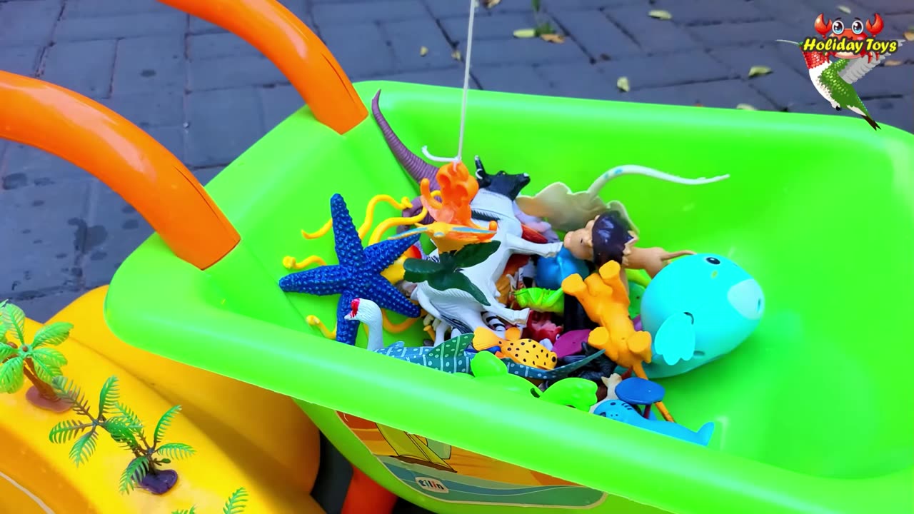 Elephant Come Out of the Cage and Run to the Grassland to Eat