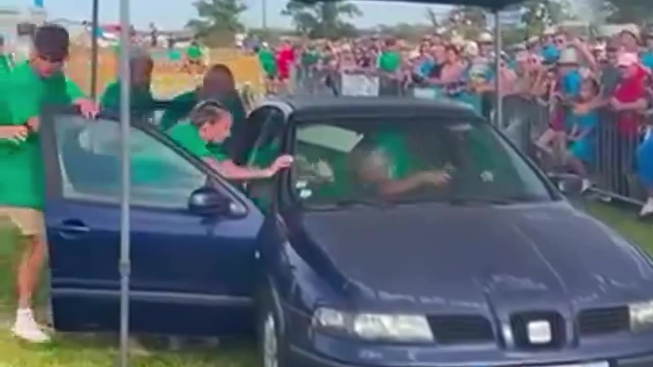 They Fit So Many People Inside A Single Car! 😳