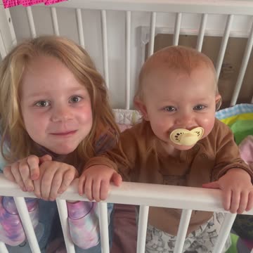 Baby Kayla & Big Sister Play in the Bed! 🎉