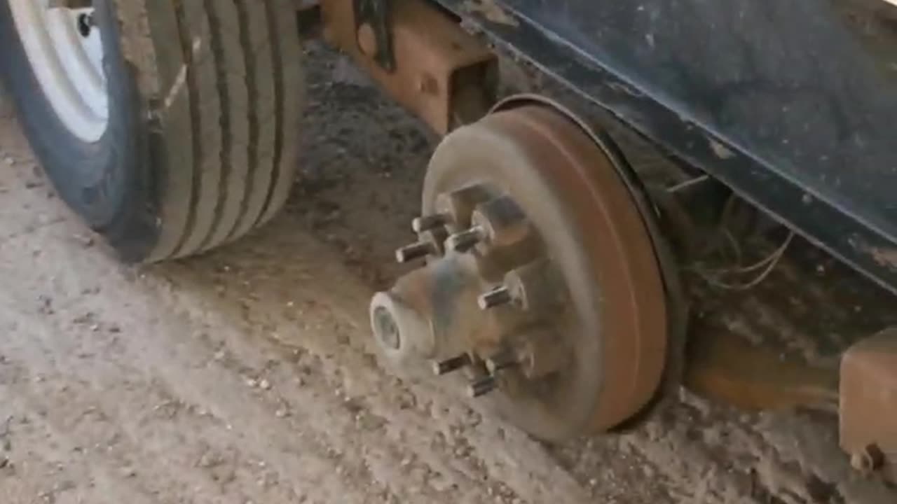 081025 BIG Trailer wheel work PART 1