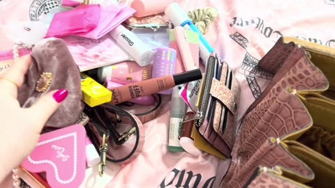 What's in my Patricia Nash Ellora Mauve Leather Satchel Bag.💕💘👑💖💝
