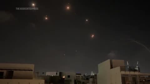Footage for direct Iranian missile impact in downtown Telaviv