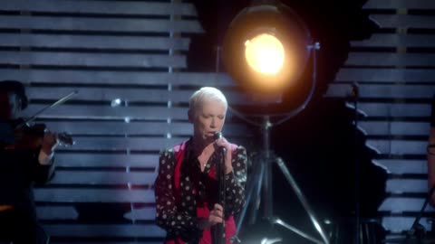 Strange Fruit (Billie Holiday cover) - Annie Lennox (live)