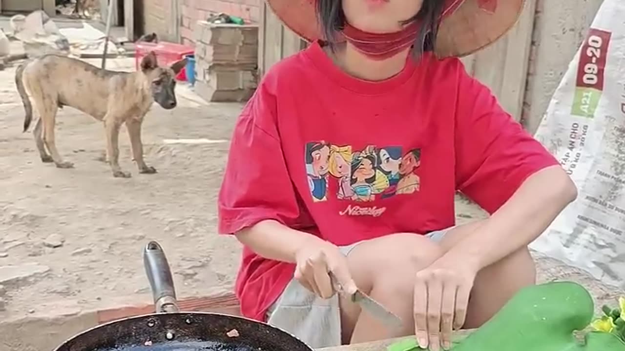 SIÊU NHÂN RỚT CÂY XÚC XÍCH