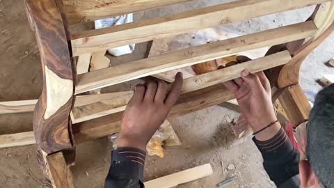 How a Wooden Pallet Transform Into a Luxury Sofa!