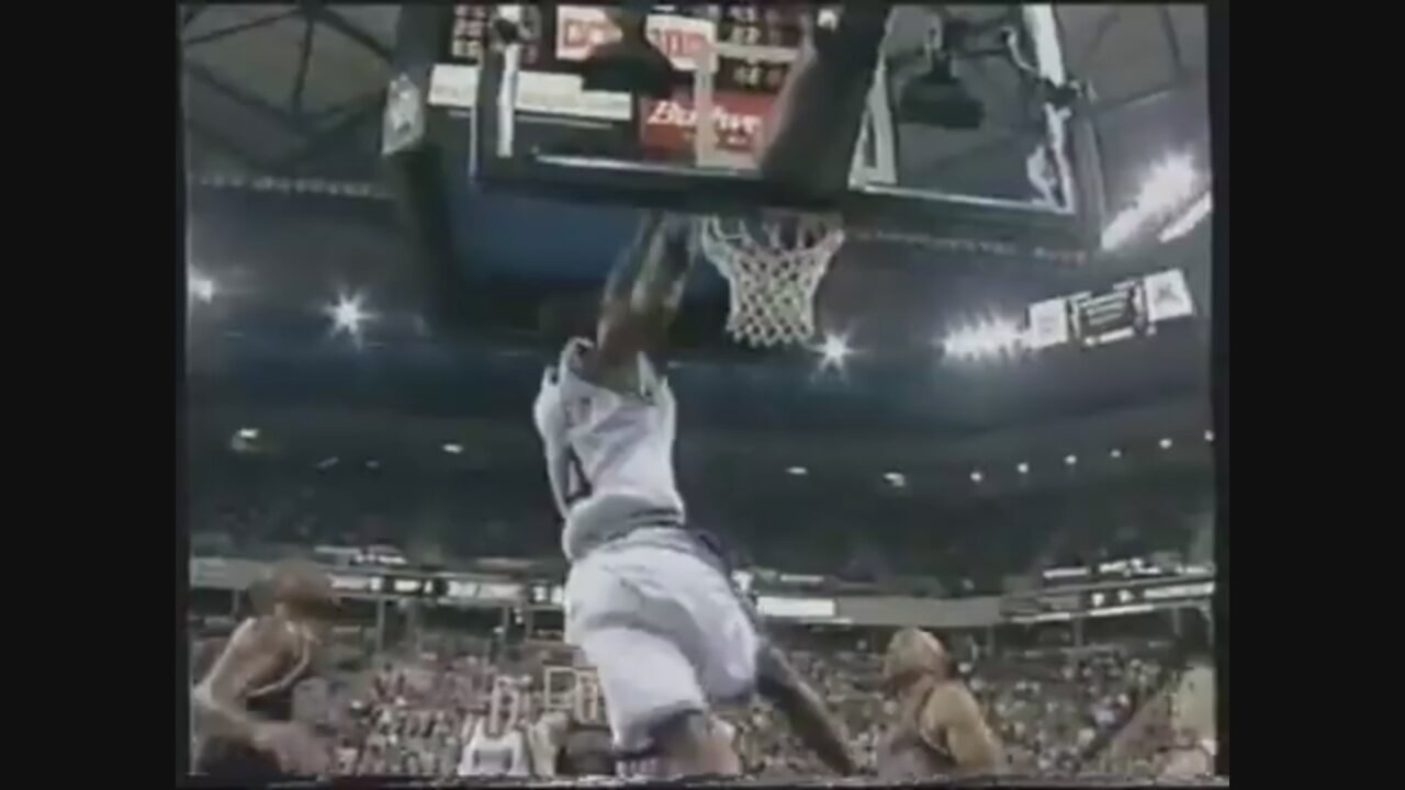 Chris Webber 22 Points 7 Ast 3 Stl Vs. Bulls, 1999-2000.